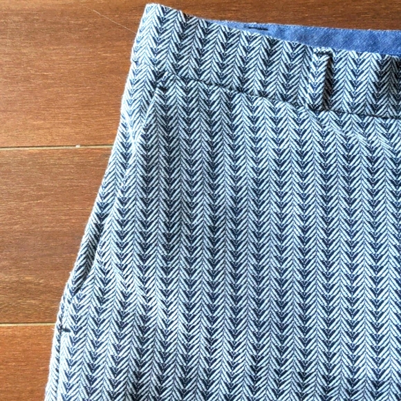 Banana Republic Black and White Patterned Shorts - Picture 2 of 7